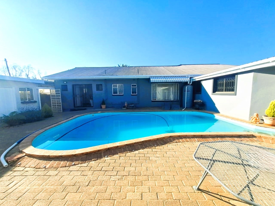 To Let 4 Bedroom Property for Rent in Fichardt Park Free State